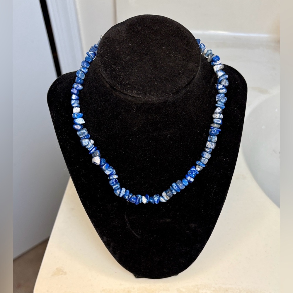 Vintage Lapis lazuli Stone Necklace. 16 inches. Excellent condition.